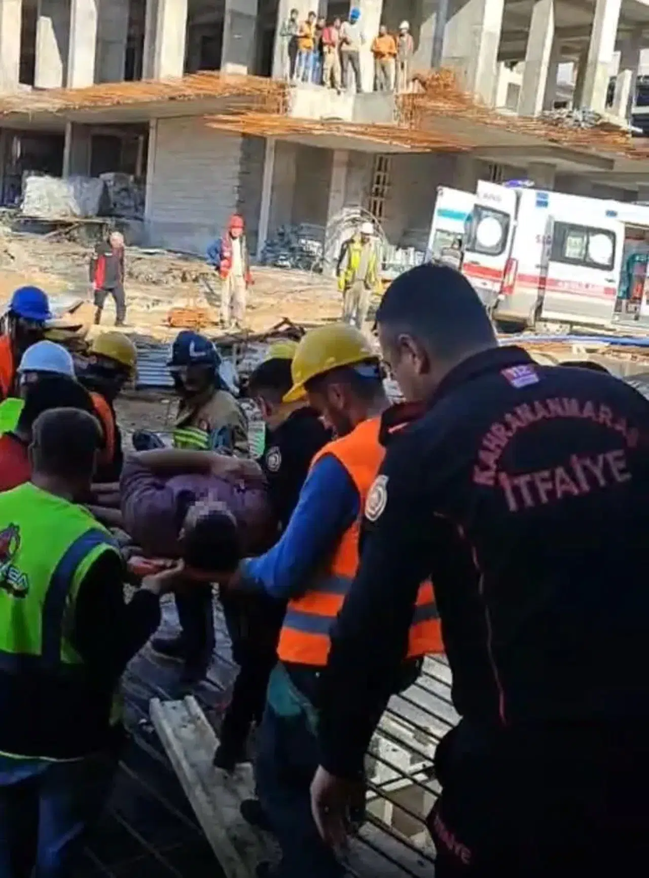 İnşaat İskelesi Çöktü! İşte Feci Kazanın Detayları