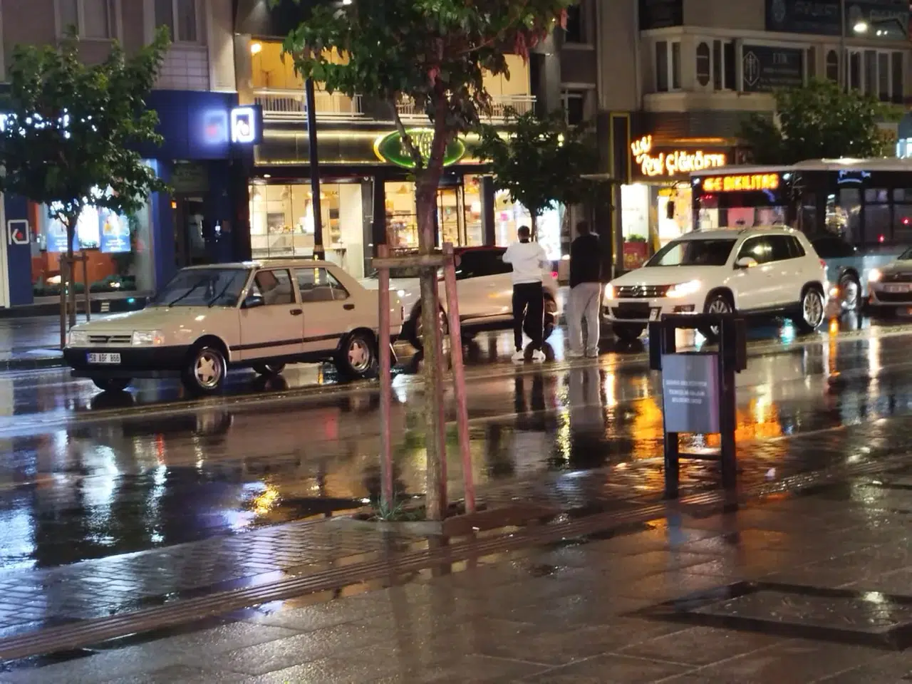 İstasyon Caddesi'nde Maddi Hasarlı Kaza! İşte O Anlar