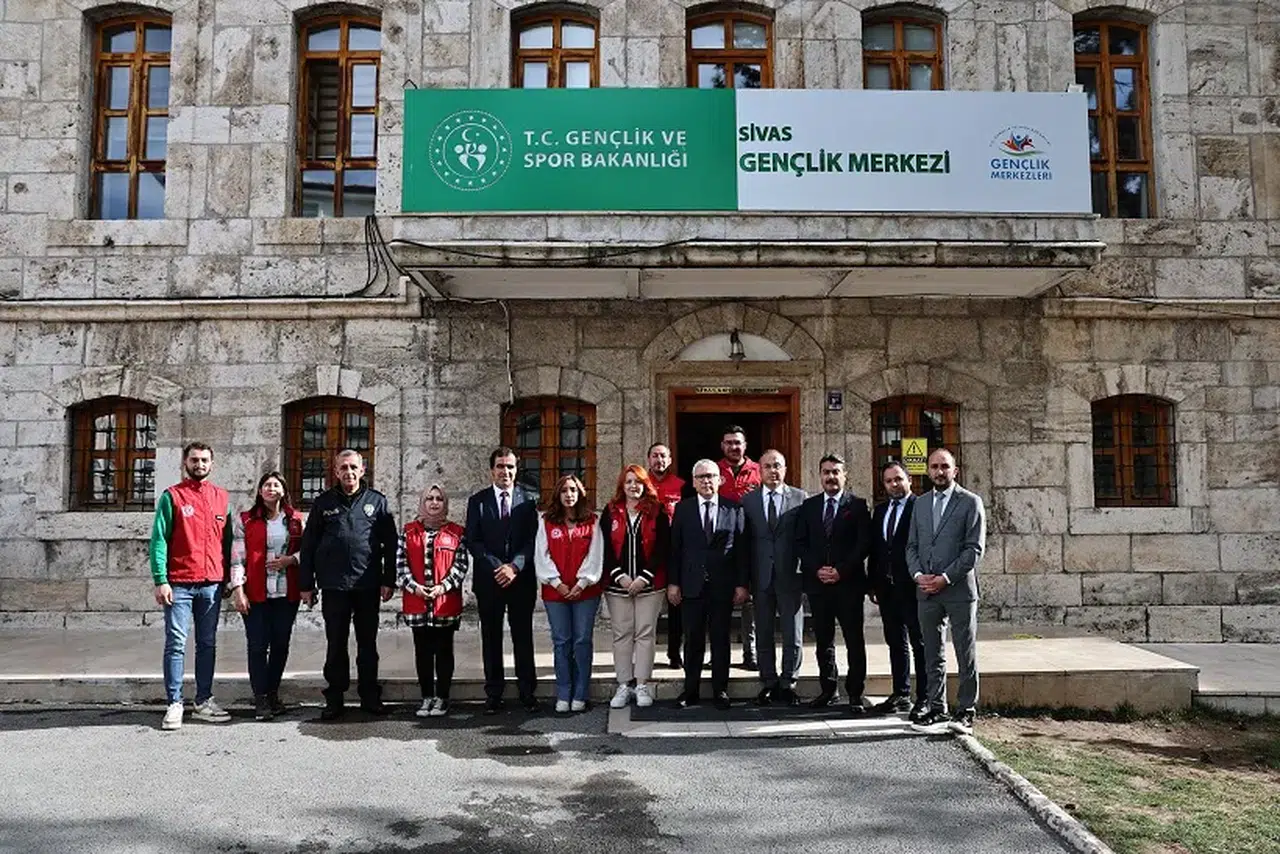 Sivas’ta gençliğe yatırımın adresi dikkat çekti