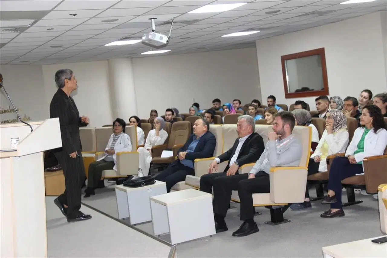 Sivas Devlet Hastanesi personeline özel eğitim: Etkili İletişim
