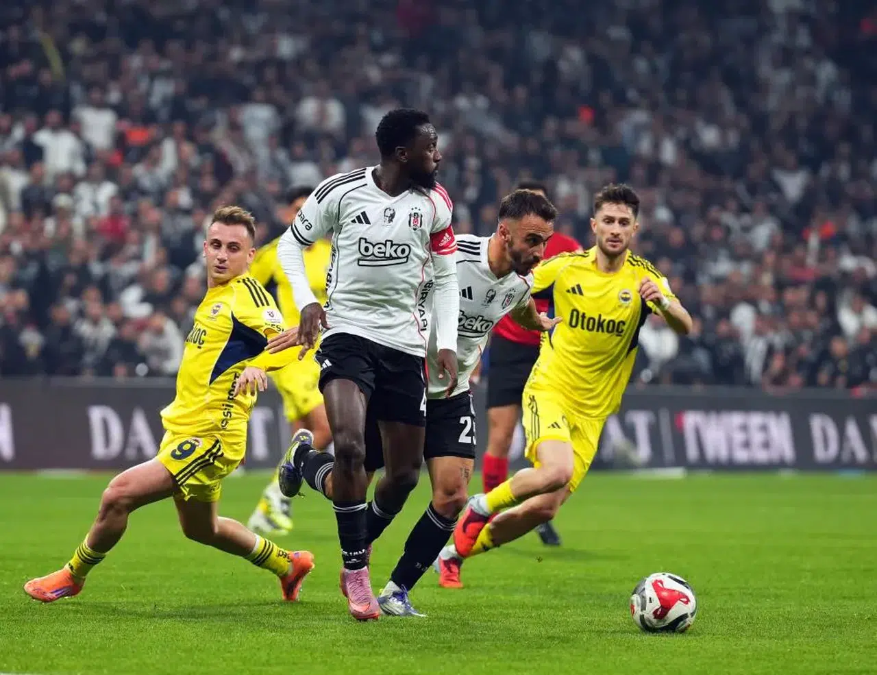 Fenerbahçe’den Tarihi Geri Dönüş! Beşiktaş’ı 2-0’dan 3-2 Mağlup Etti