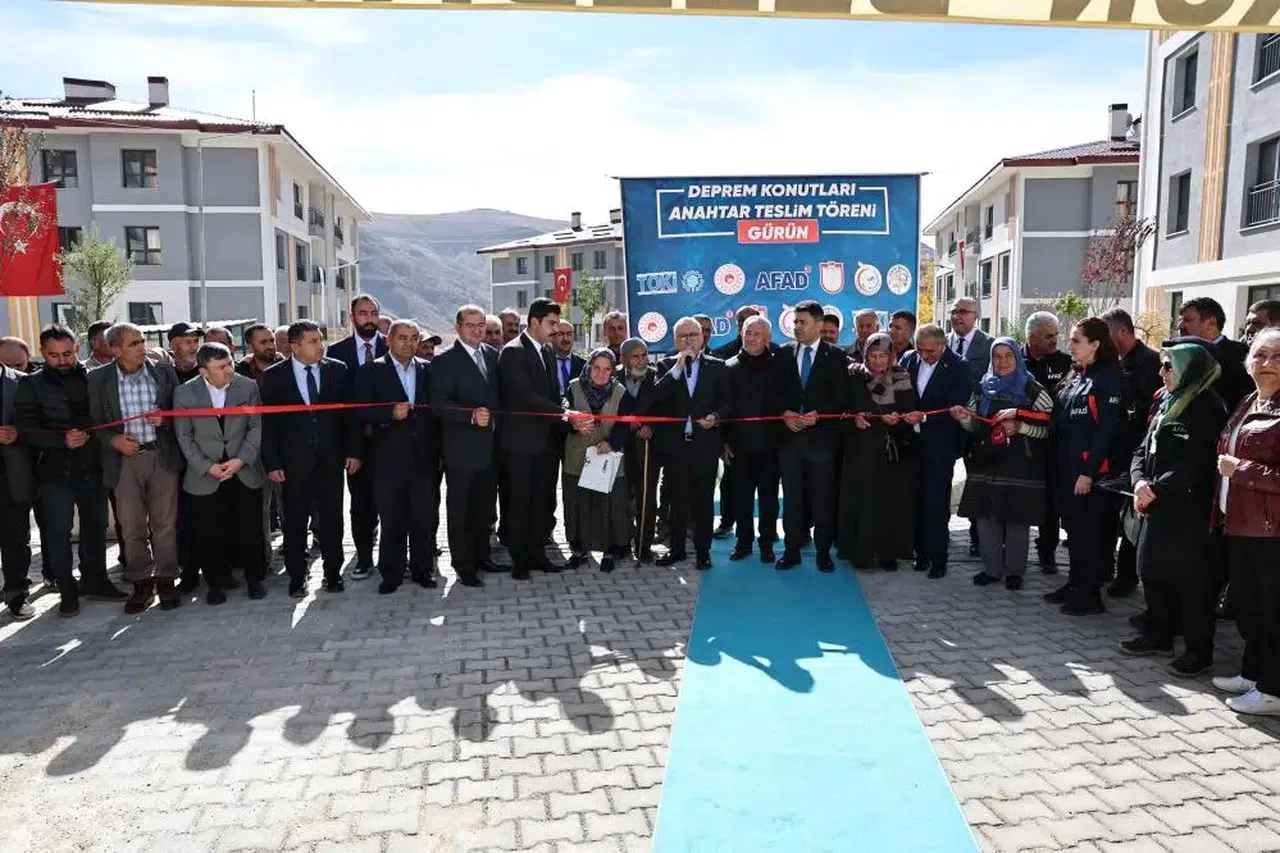 Sivas Gürün’de afetzedeler yeni yuvalarına kavuştu