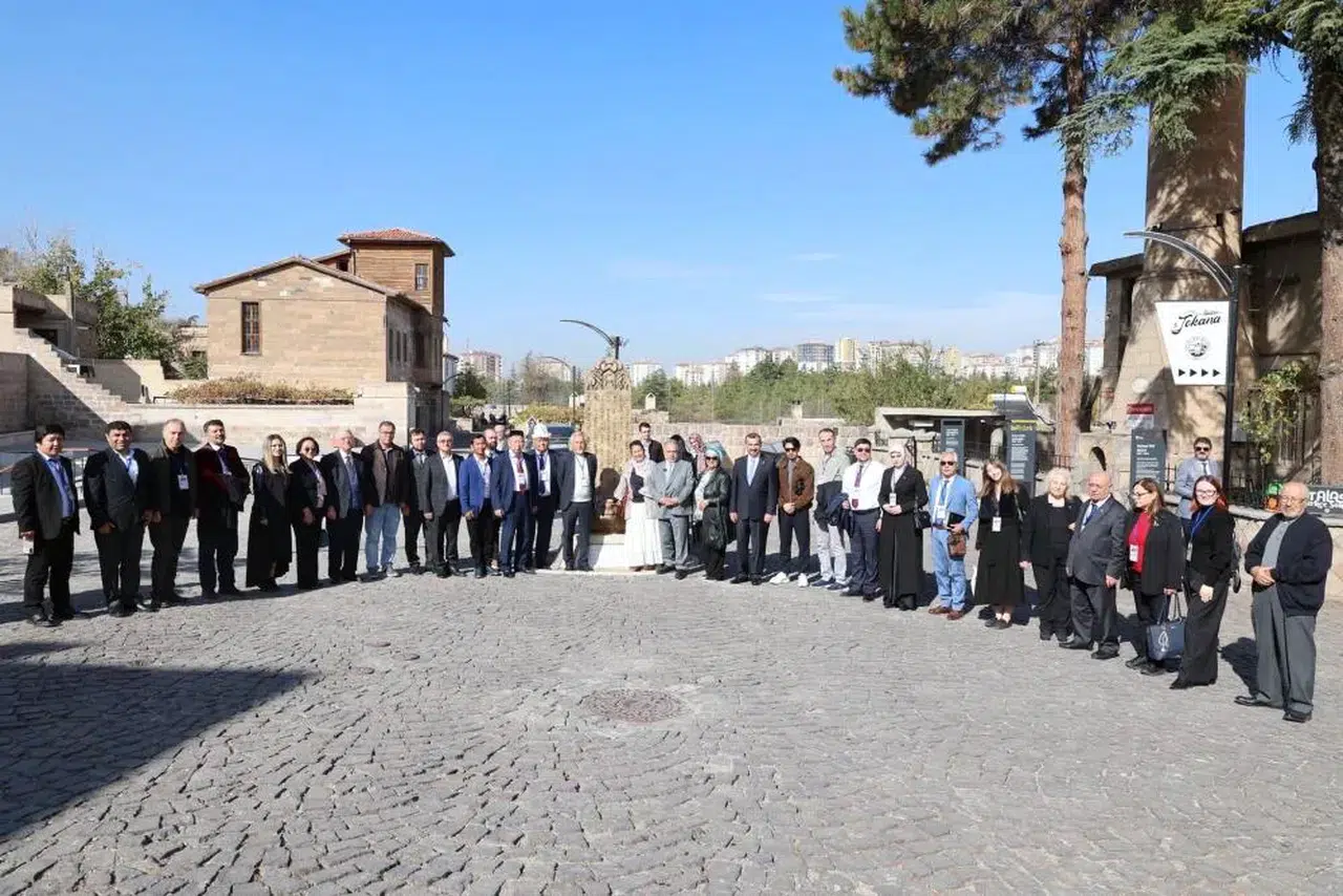 Dünyanın Dört Bir Yanından 54 İsim Komşu Şehirdeki O Sokakta Buluştu!