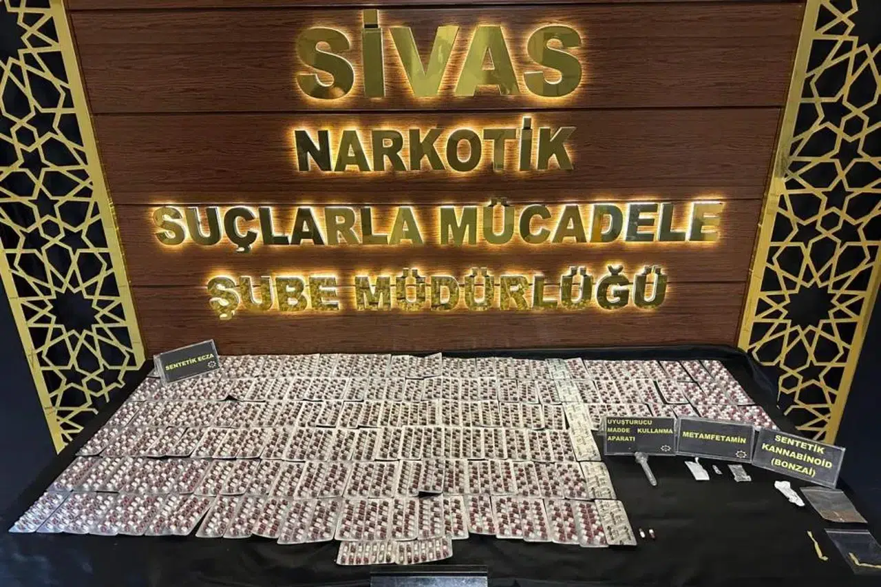 Sivas’ta Narkotik Operasyonu: 4 kişi yakalandı, 1 tutuklandı
