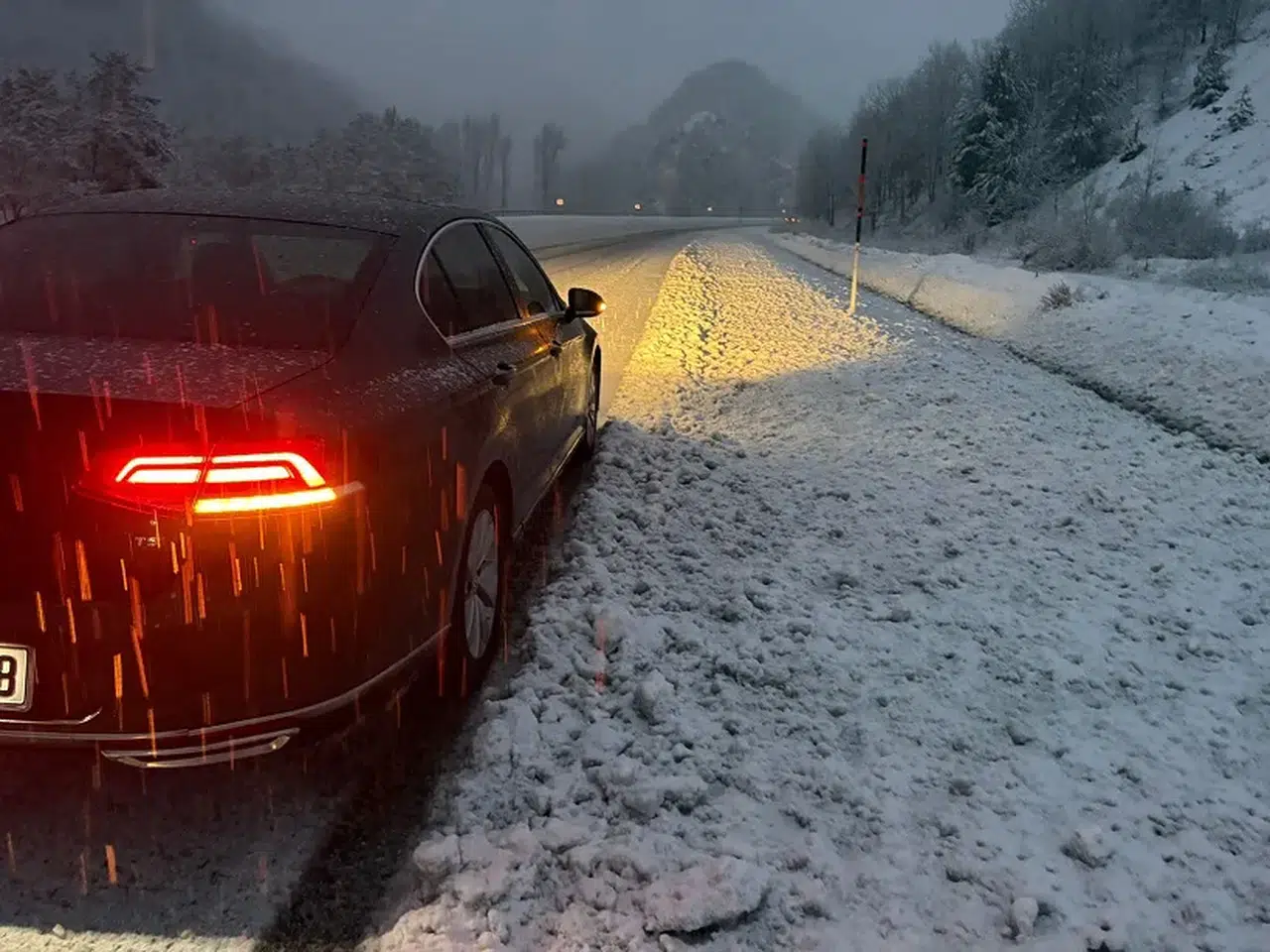 Sivas Geminbeli'nde zor anlar: Sürücüler ilerlemekte güçlük çekiyor