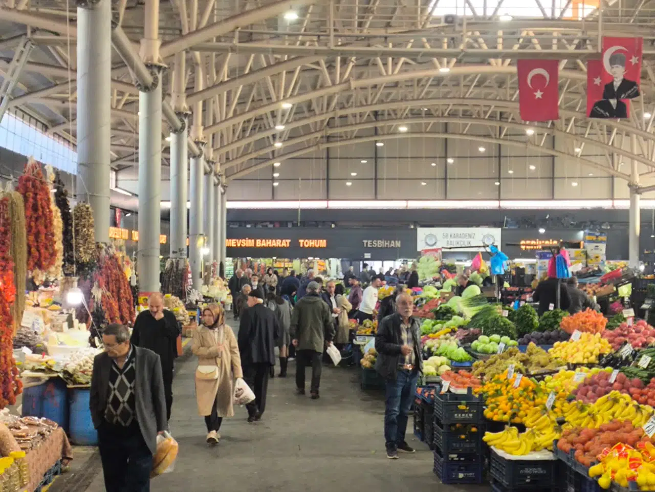 Gurbetçiler Sivas'a geri döndü! İşte Sebze Hali'ndeki son durum!