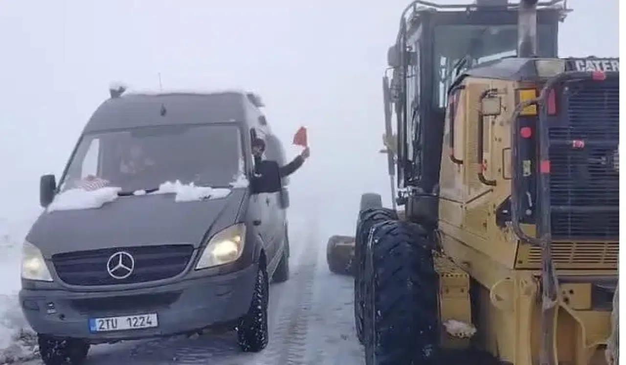 4 Turist Kar Esaretinde Kaldı