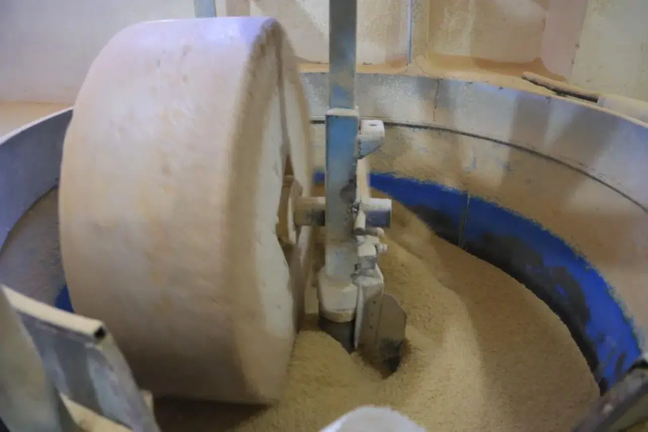 Yarım asırlık sır: Mahallede hala aynı taşlar dönüyor