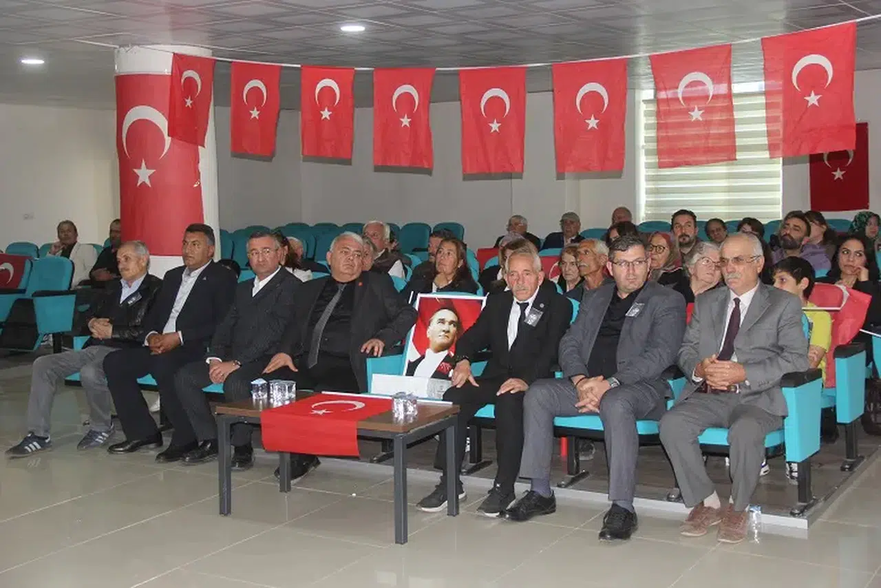 Sivas Zara’da Bilim ve Atatürk Söyleşisi yoğun ilgi gördü