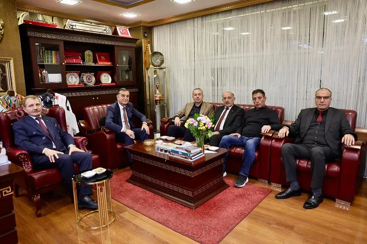 Sivas Belediye Başkanı’ndan Dursun’a şifa ziyareti