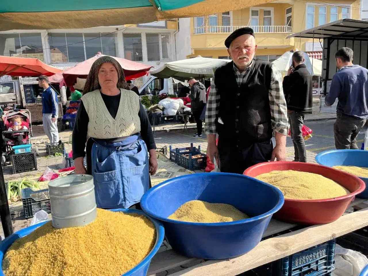 70'lik Çiftin 40 Yıllık Pazar Tezgahı! Maaşımız Yetmediği İçin