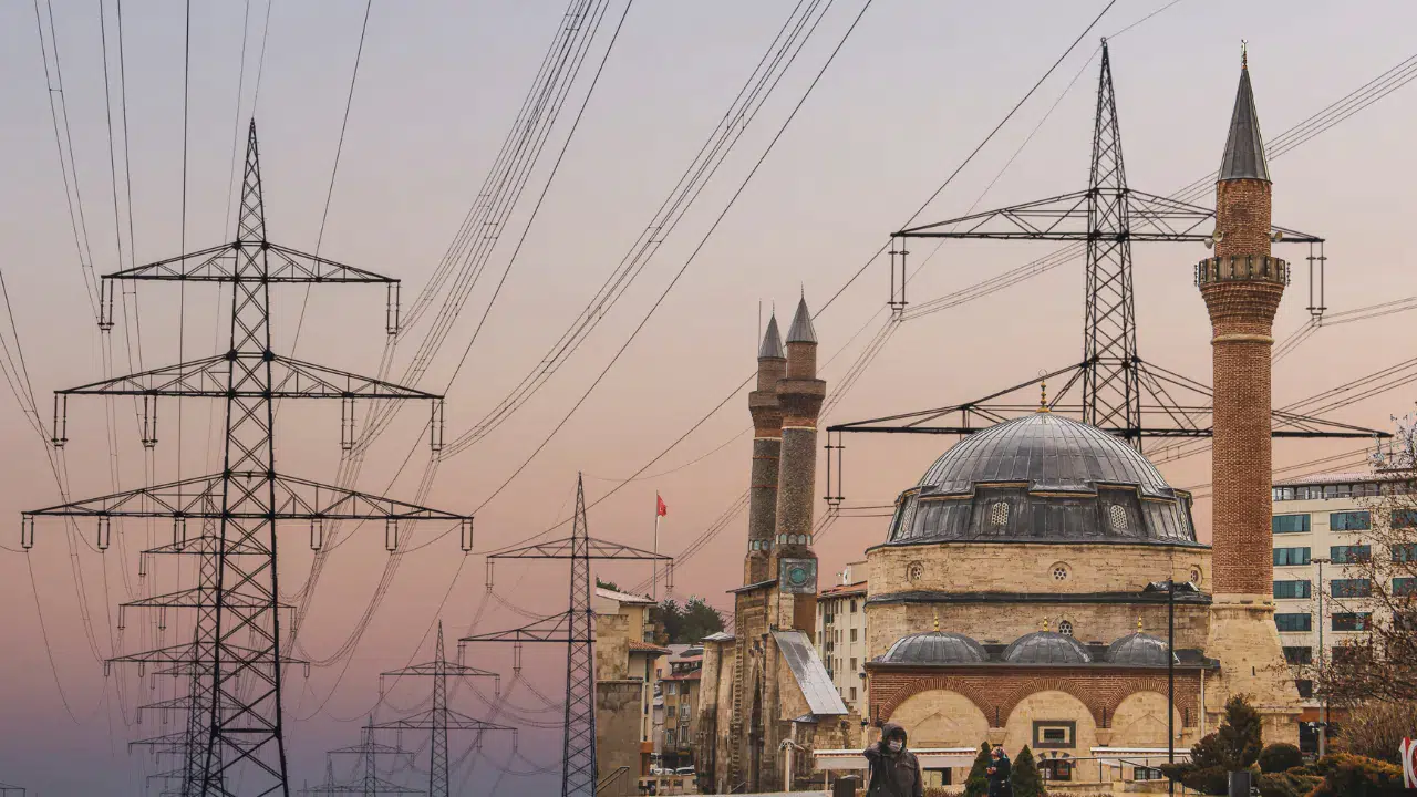 Sivas'ta Elektrik Kesintisiyle 12 Saati Aşan Çile