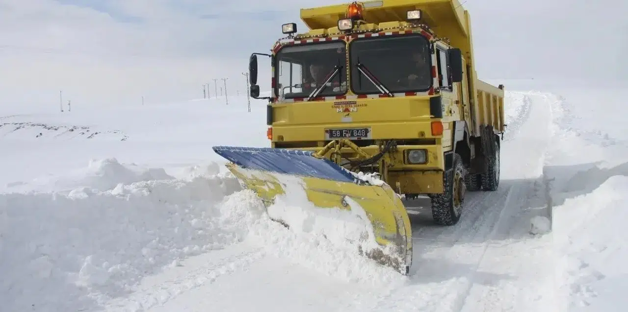 15 Kasım Son Durum! Sivas'ta Yüzlerce Köy Yolunda Son Durum