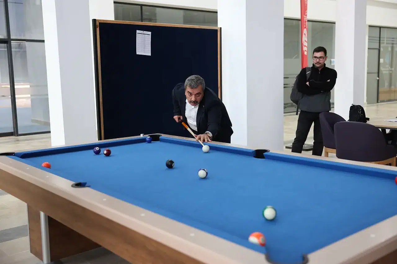 Sivas'ta o üniversitede bilardo tutkunları buluştu