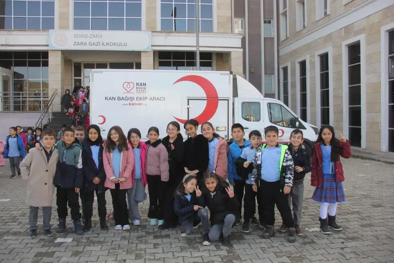 Zara’da kan bağışında rekor gün! Öğrenciler ve veliler yarıştı