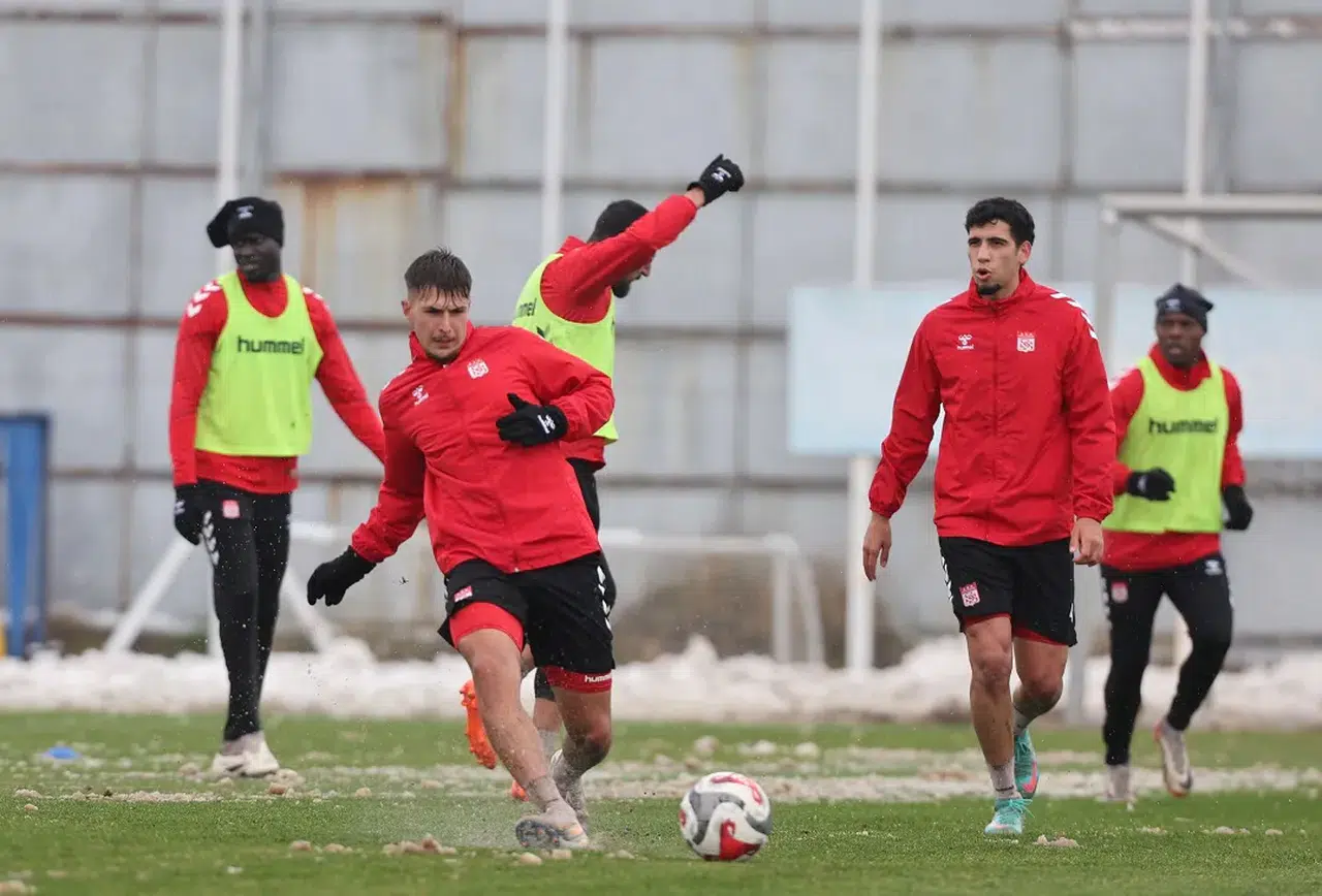 Kırmızı-Beyazlılarda deplasman mesaisi hız kesmeden sürüyor