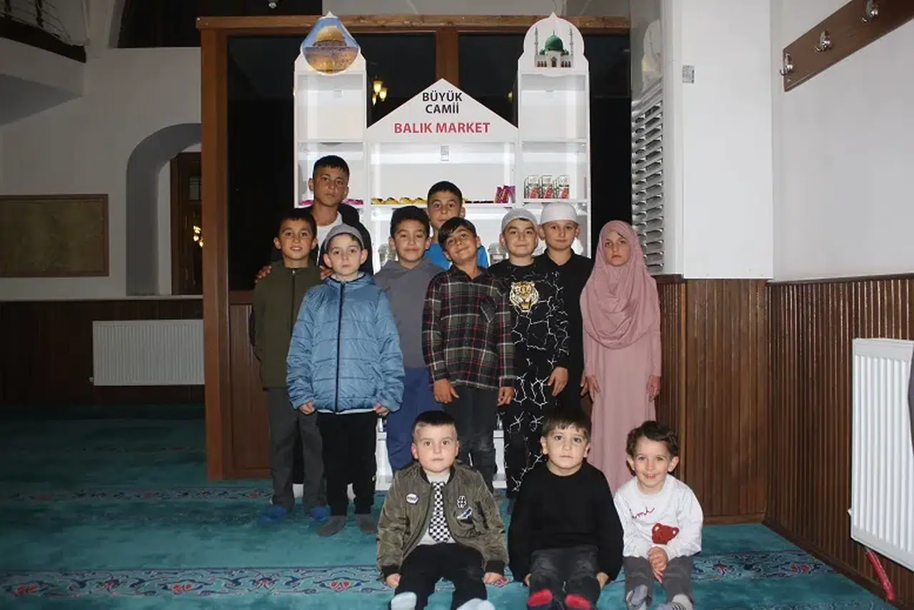 Sivas Şarkışla'da camide Balık Market ilgisi