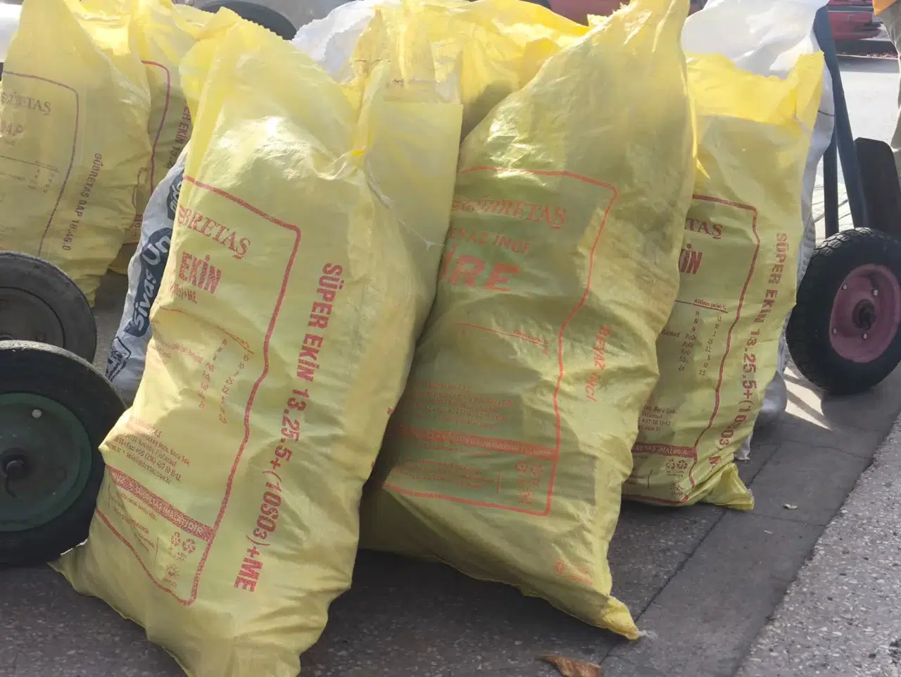 Kış Kapıda! Sivas'ın Sokakları Torba Torba Odunlarla Doldu