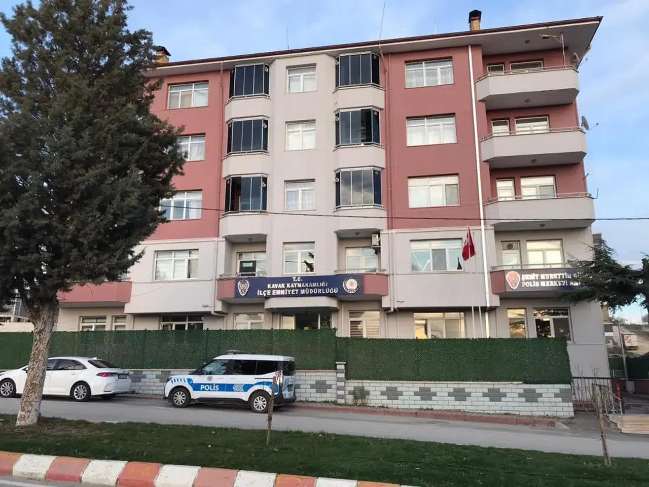 Sivaslı polis memurundan kahreden haber