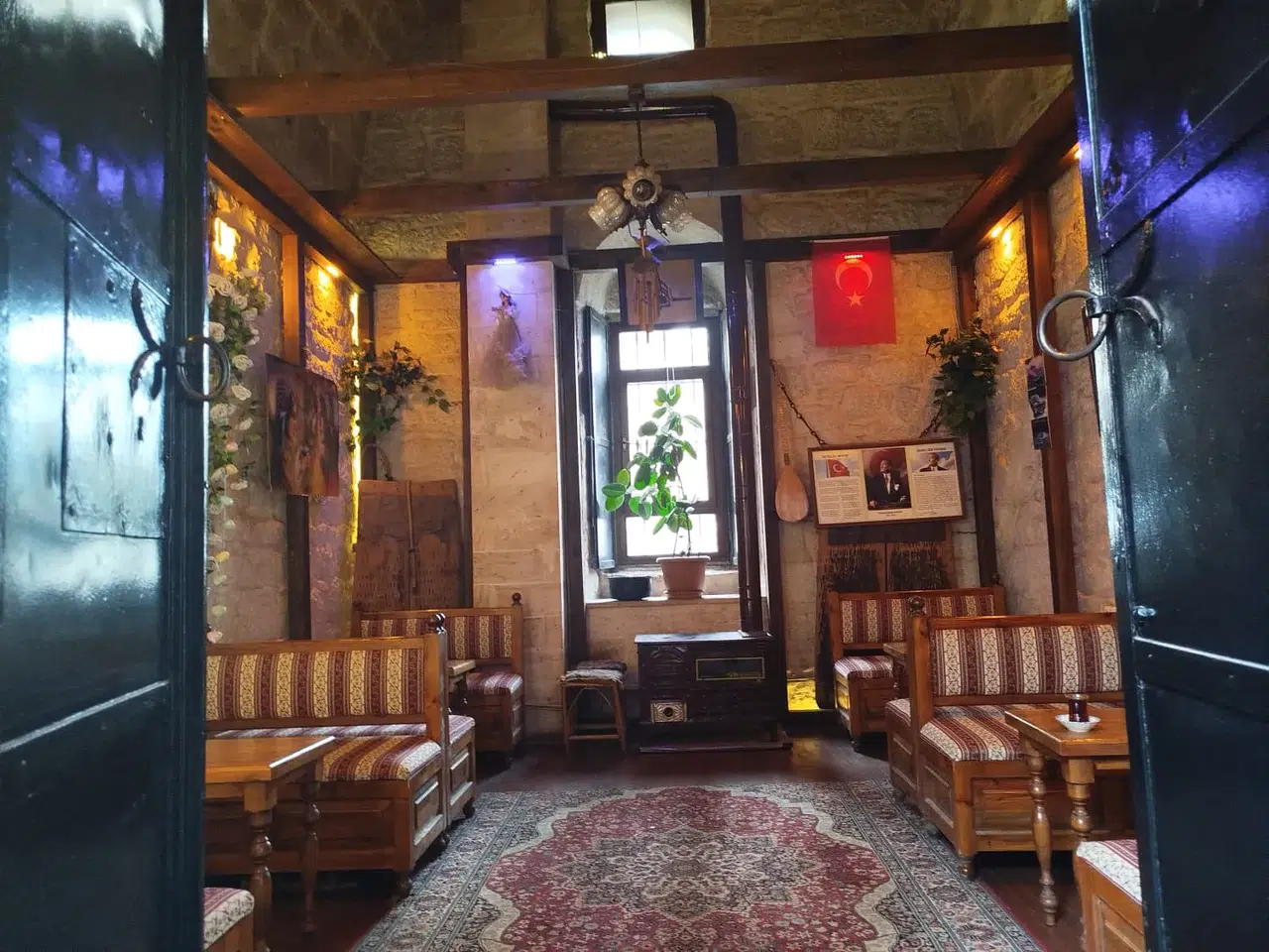 Modern Kafelere Rağmen Sivaslıları Buraya Çeken O Büyülü Şey Ne?