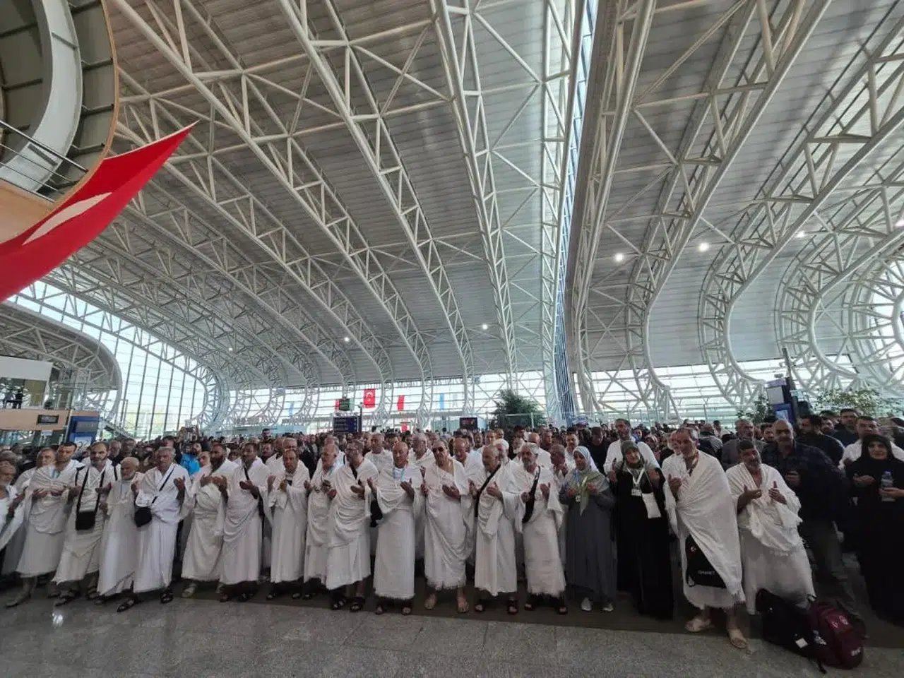 Gözyaşları ve Dualar Eşliğinde Kutsal Topraklara