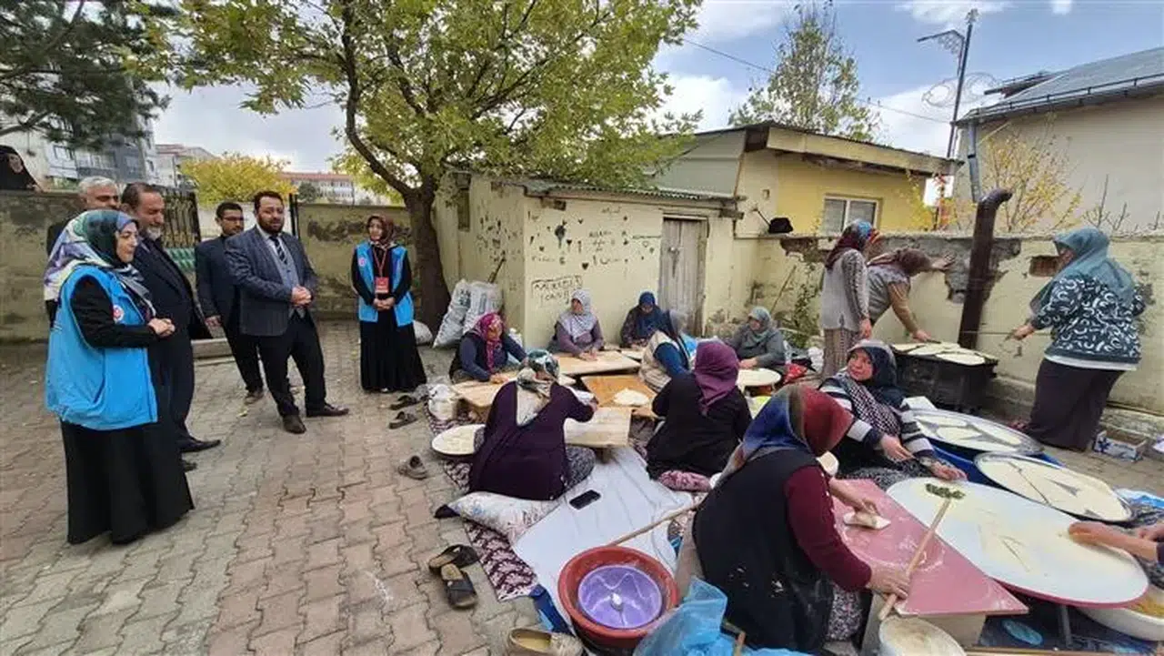 Sivas’ta Hayır Çarşısı dualarla açıldı: Geliri Gazze’ye gönderilecek