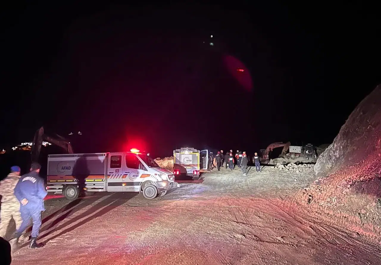 Sivas’ta Maden Ocağında aramalar sürüyor: 52 personel seferber oldu