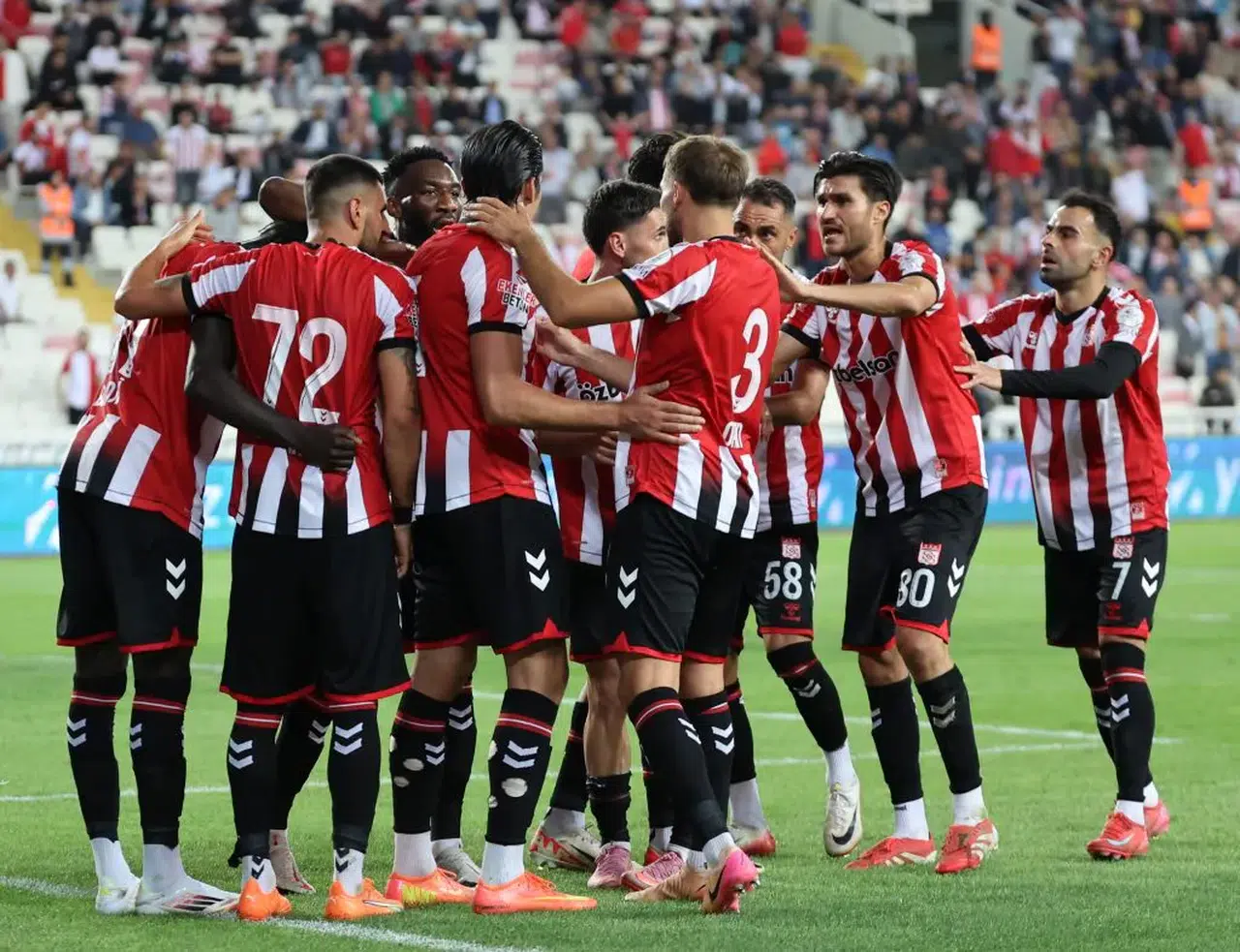 Sivasspor–Boluspor maçına yoğun ilgi bekleniyor: İşte koltuk fiyatları