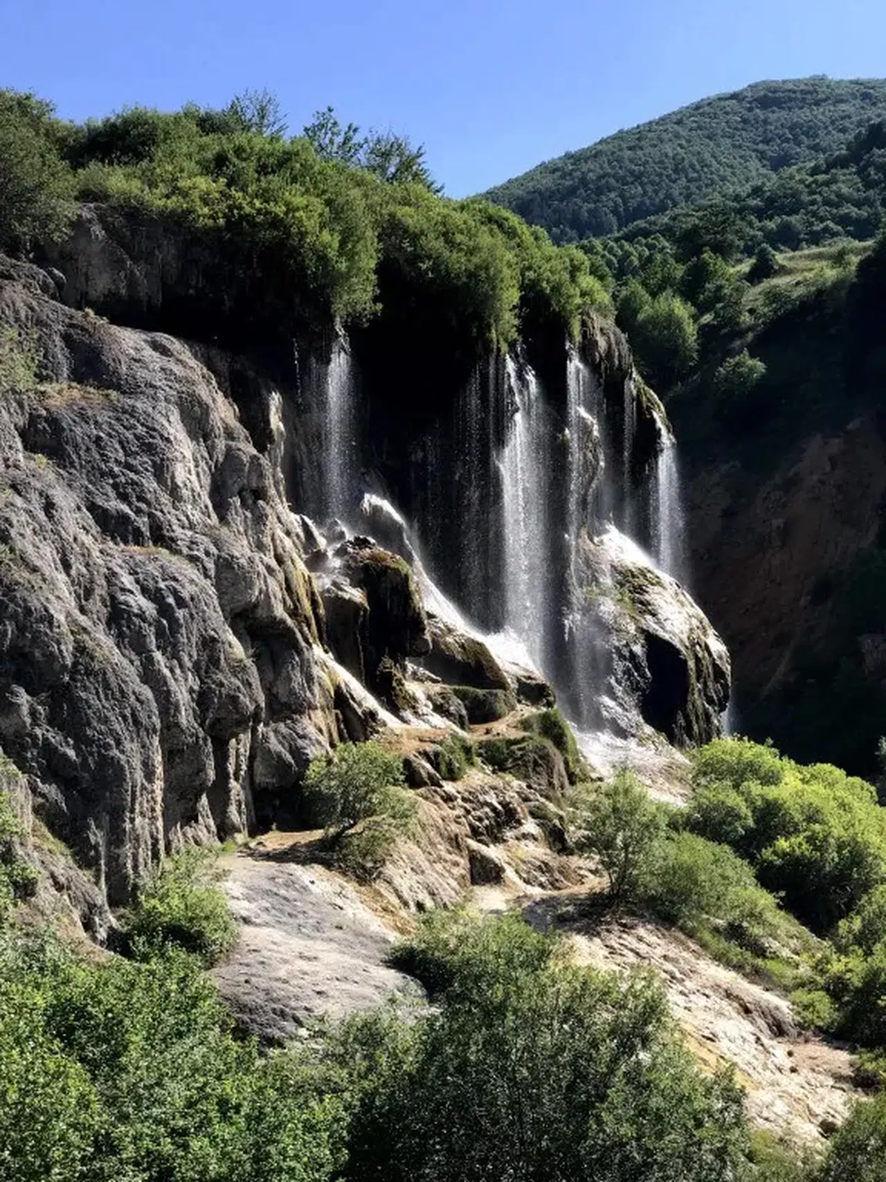 Sivas’ta Büyüleyen Manzara Kışın Donuyor, Yazın Yeşeriyor!