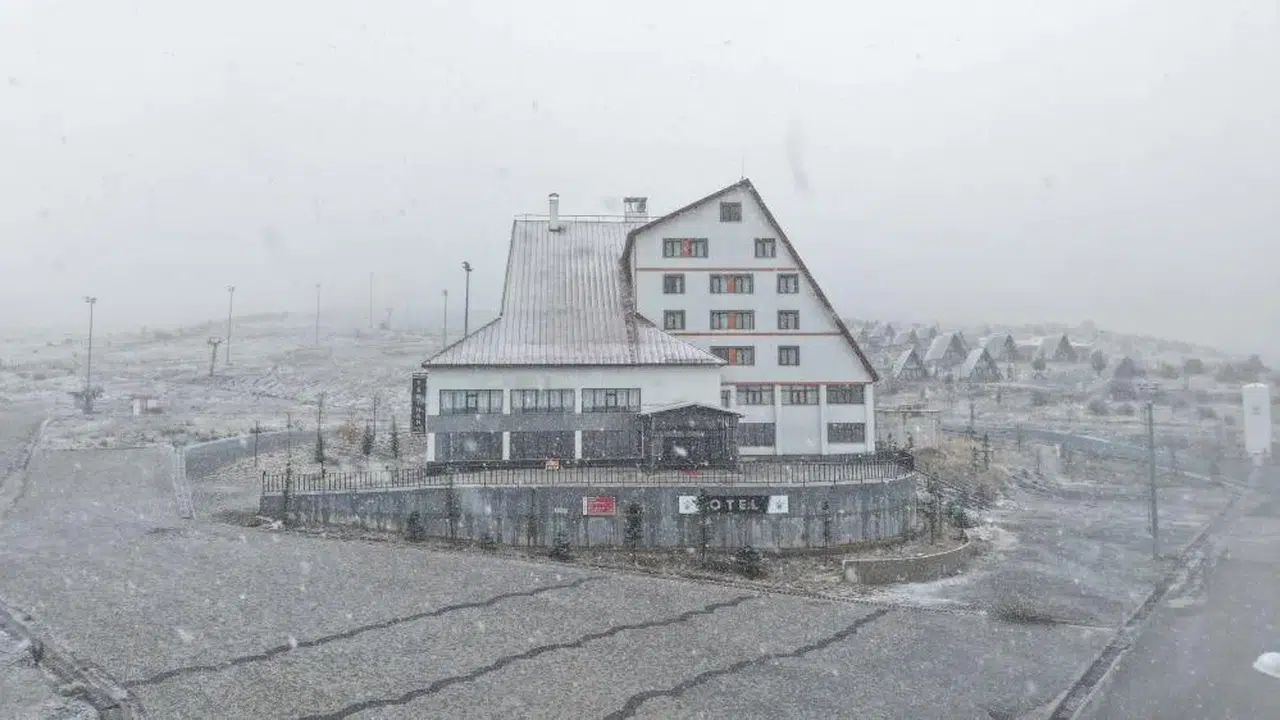 Sivas'ın O Gözde Mekanı Beyaz Gelinliğini Giydi!