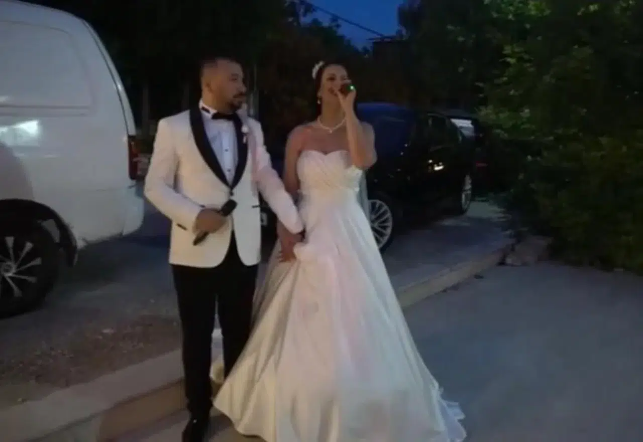 Düğünde Söyledikleri Şarkı Sosyal Medyayı Salladı 300 Bin Liralık Şok Dava Geldi !