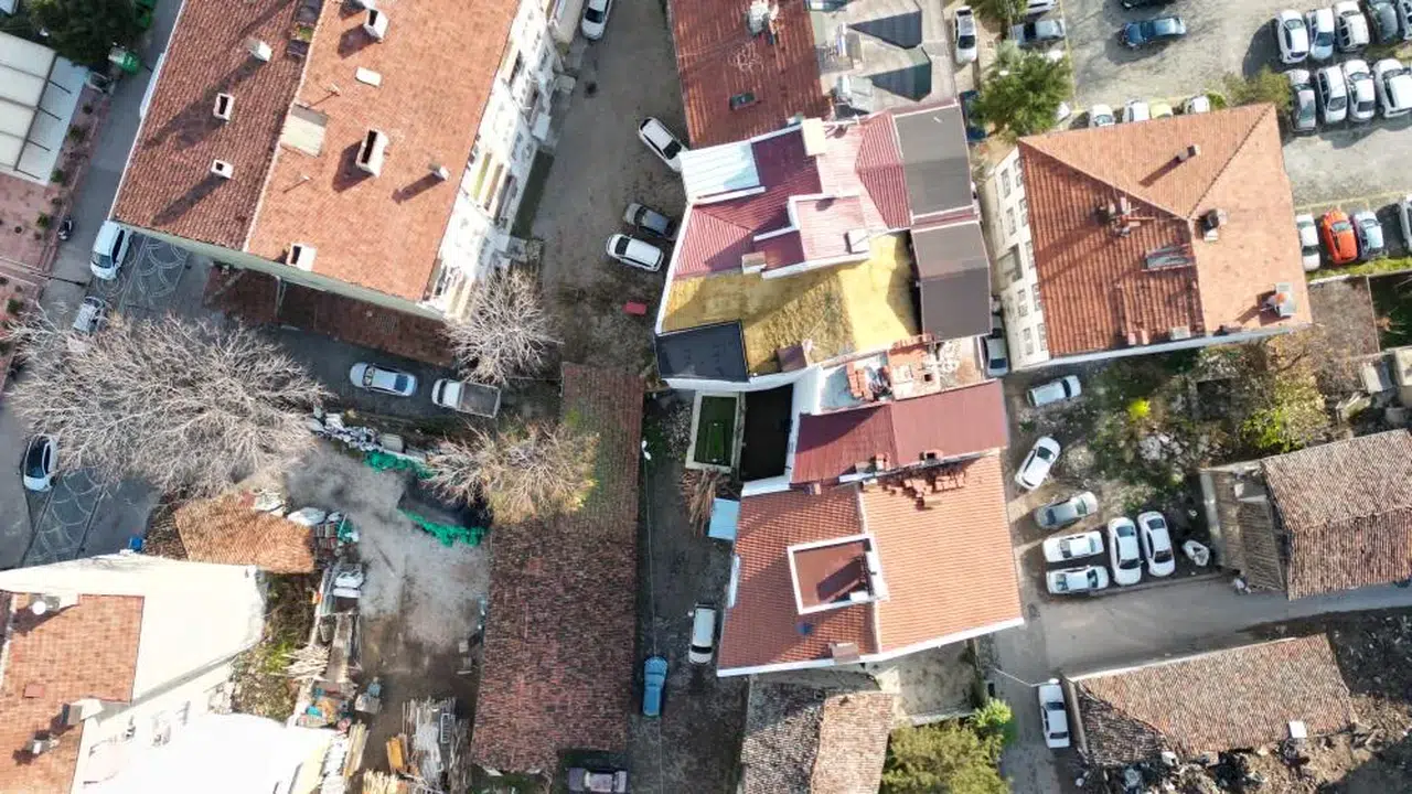 Binalar Arasında Kaybolan Türbe: Hz. Tevfik Baba'nın Hikayesi