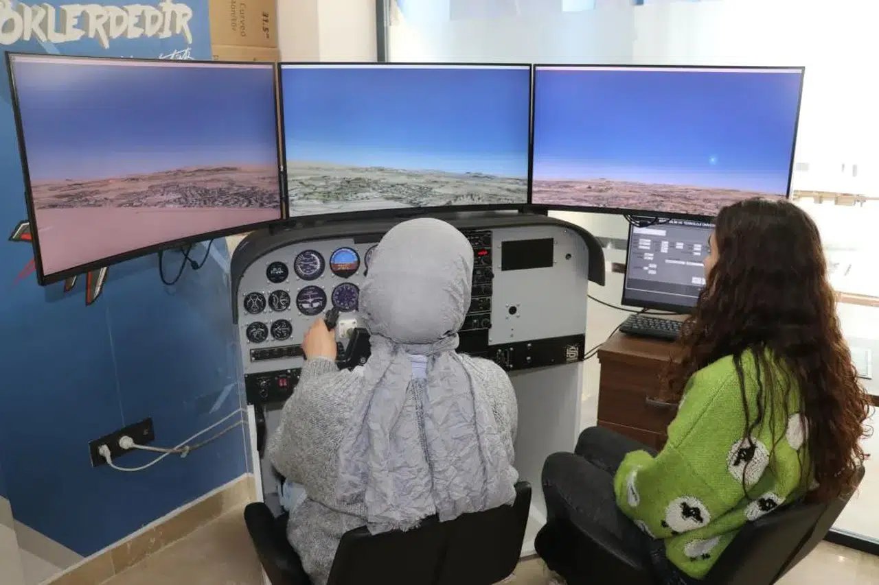 Sivas’taki O Eğitim Şaşırtıyor! Uçağa Binmeden Gökyüzünü Fethediyorlar!