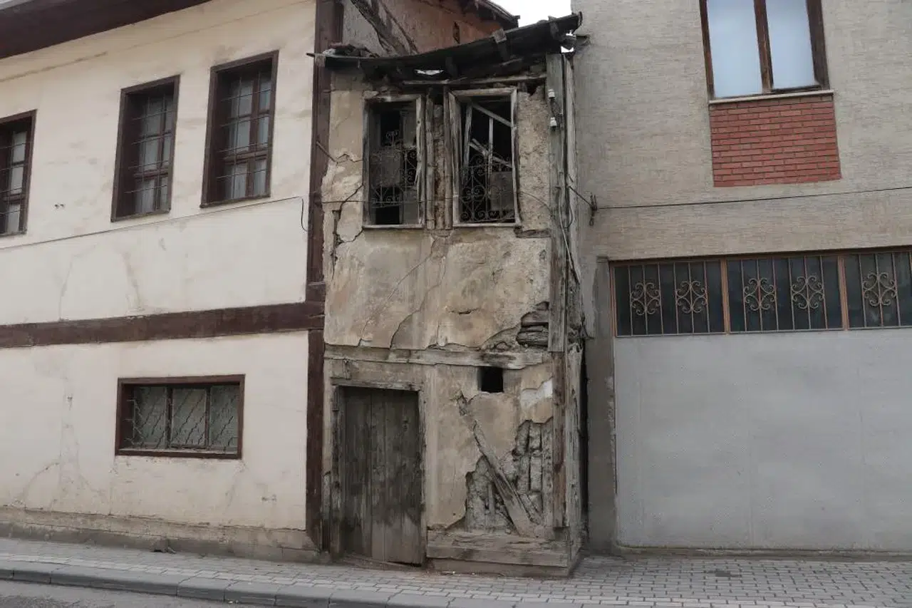 Sivas'ın Gizemli Evi Zamana Direniyor! Siz Buranın Tarihini Biliyor Musunuz?