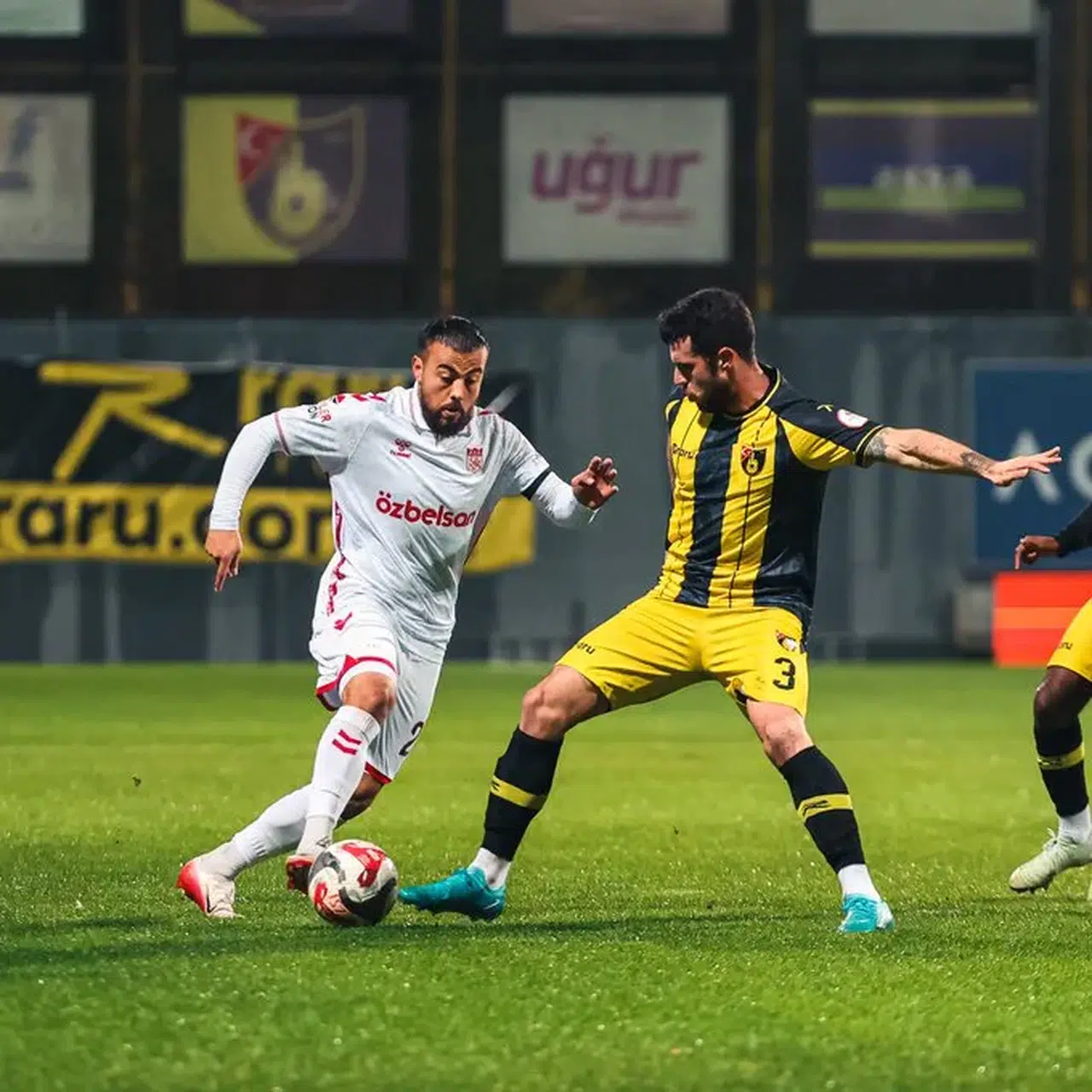 İstanbulspor’dan Geri Dönüş Şovu: Sivasspor’u 2-1 Mağlup Etti!