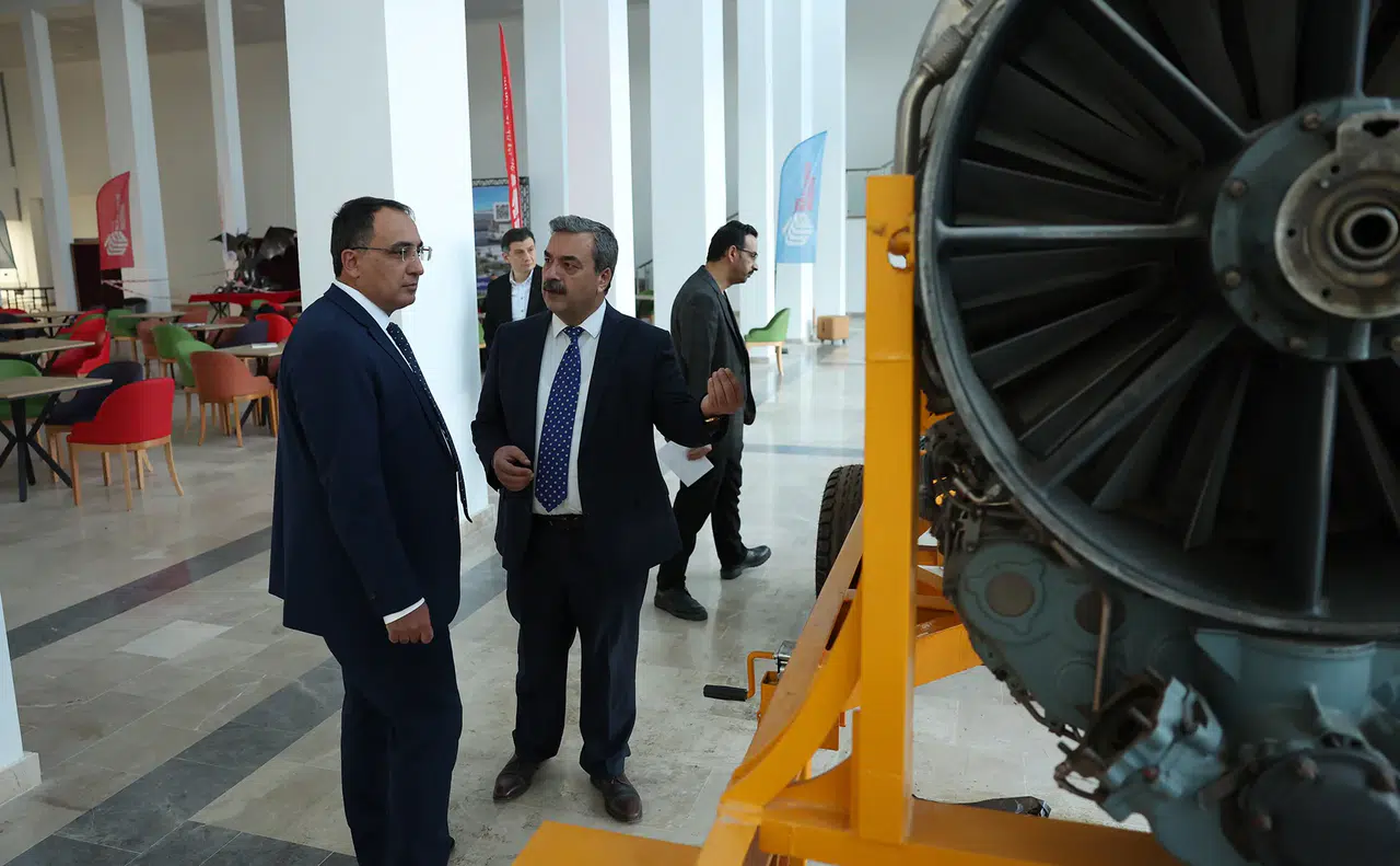 Sivas’ta üniversite–finans buluşmasında bilgi alışverişi