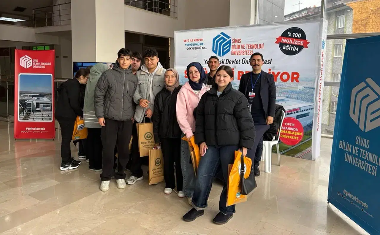 Sivas'ta o üniversitenin standında yoğun ilgi: Peki öğrencileri çeken ne oldu?