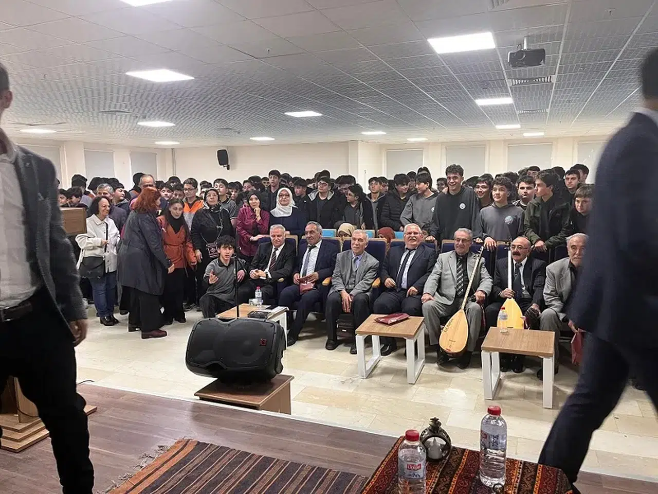 Sivas'ta Âşıkların okuldaki atışması herkesi büyüledi