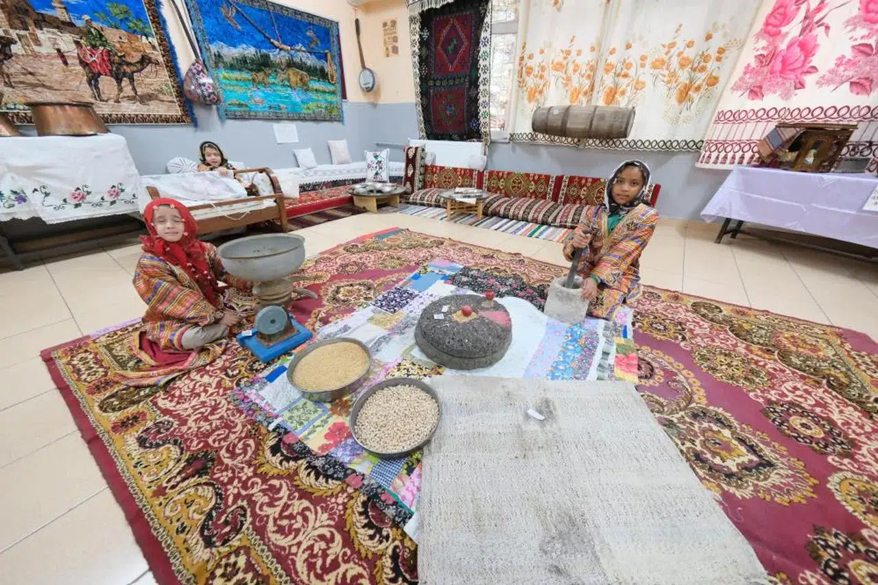 Sivas'ta Tozlu Sandıklar Açıldı! Görenleri Duygulandıran Asırlık Sergi!