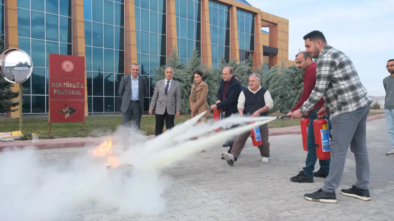 Sivas Cumhuriyet Üniversitesi'nde ilk yardım eğitimi