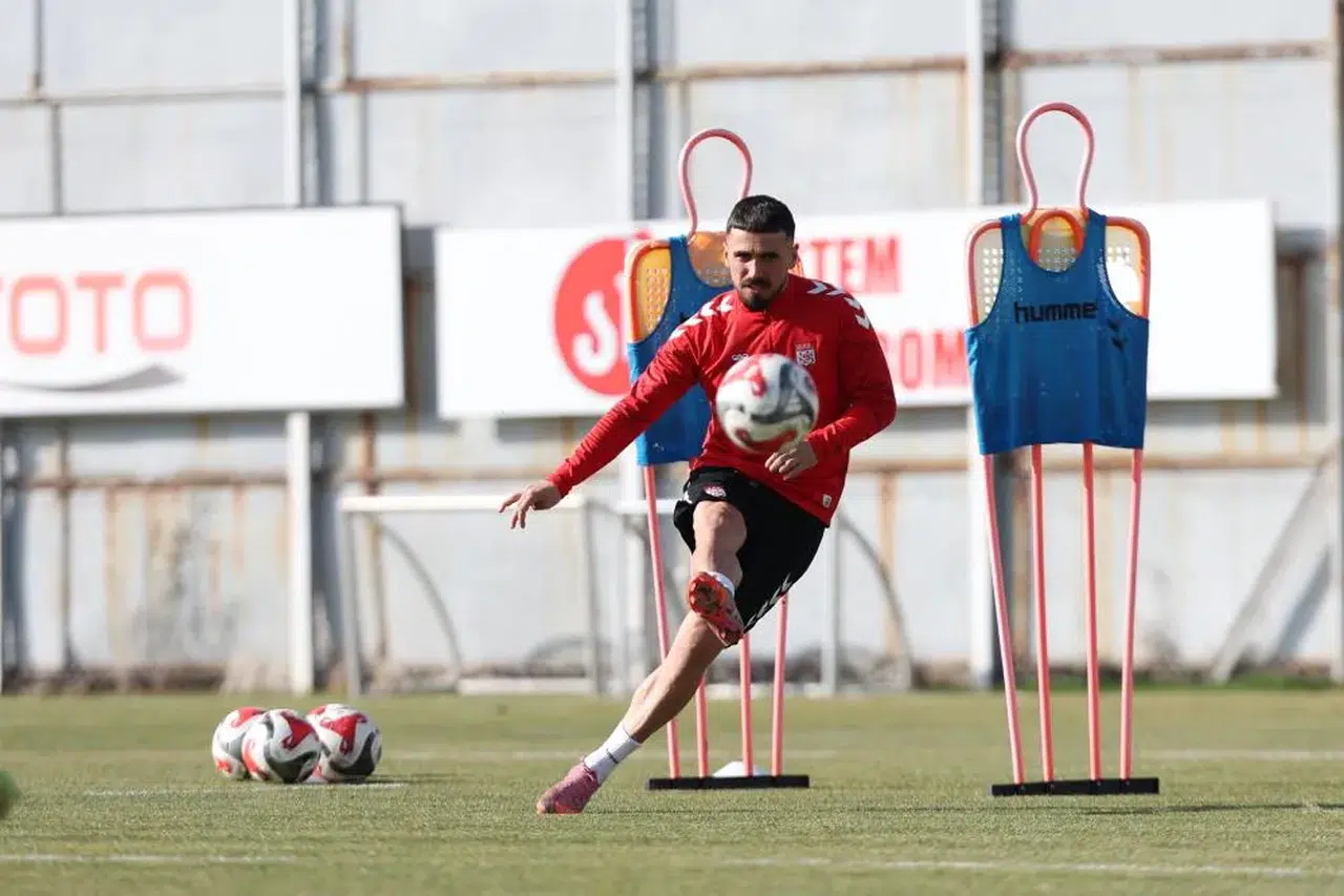 Sivasspor’da Taktik Çalışmaları Yoğunlaştı! Hedef: Aliağa FK Engelini Aşmak