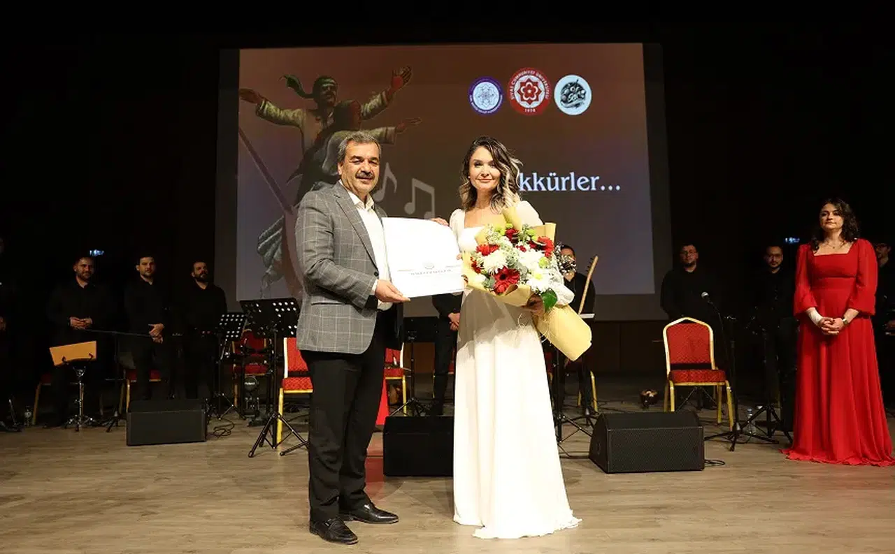 Sivas'ta Bilim ve Teknoloji bu kez sahnede buluştu