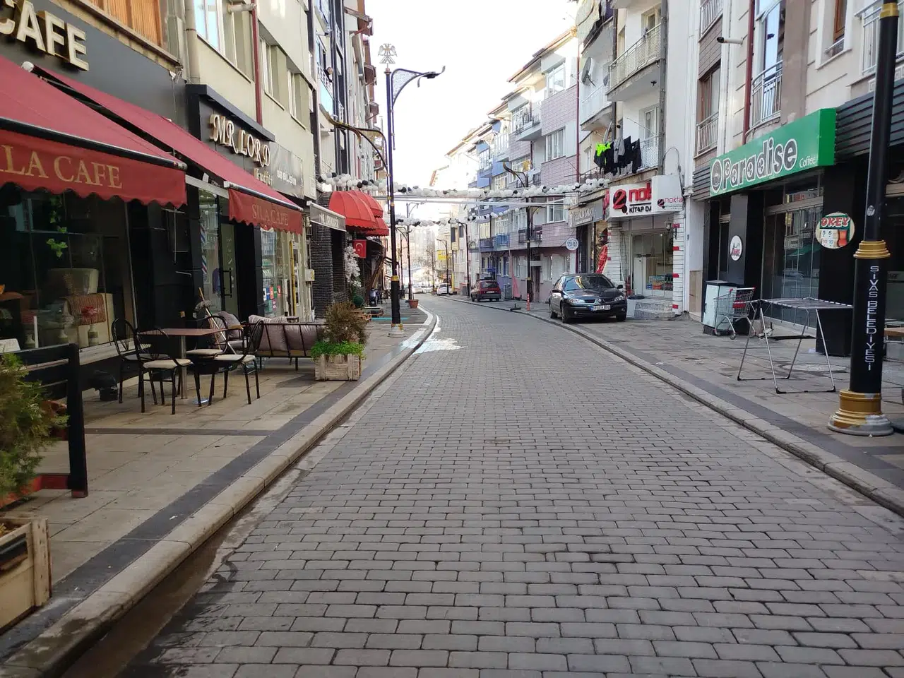 Tabelalar İndi, Işıklar Söndü! Sivas'ın Kalbindeki O Sokak Neden Sessizliğe Büründü?