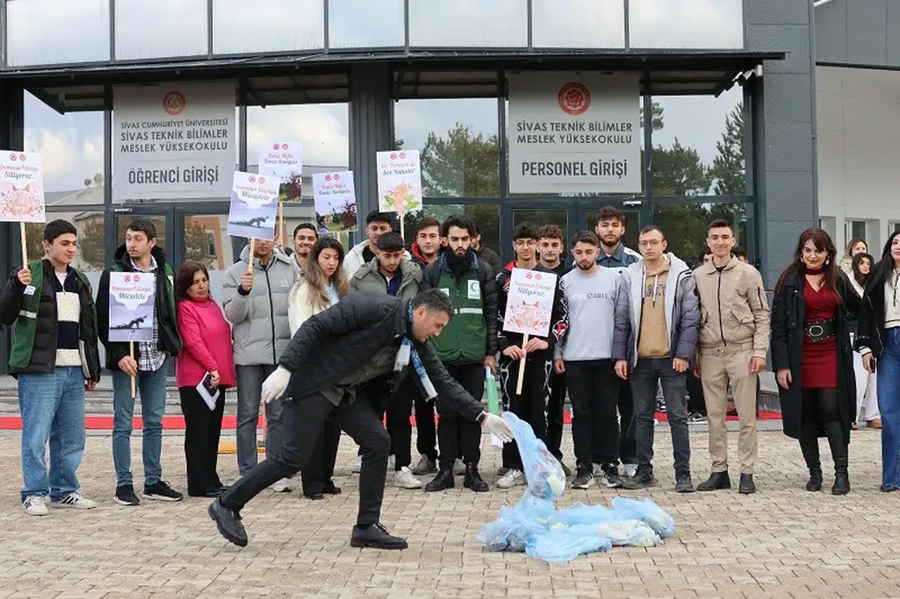 Sivas Üniversite öğrencilerinden dumansız kampüs