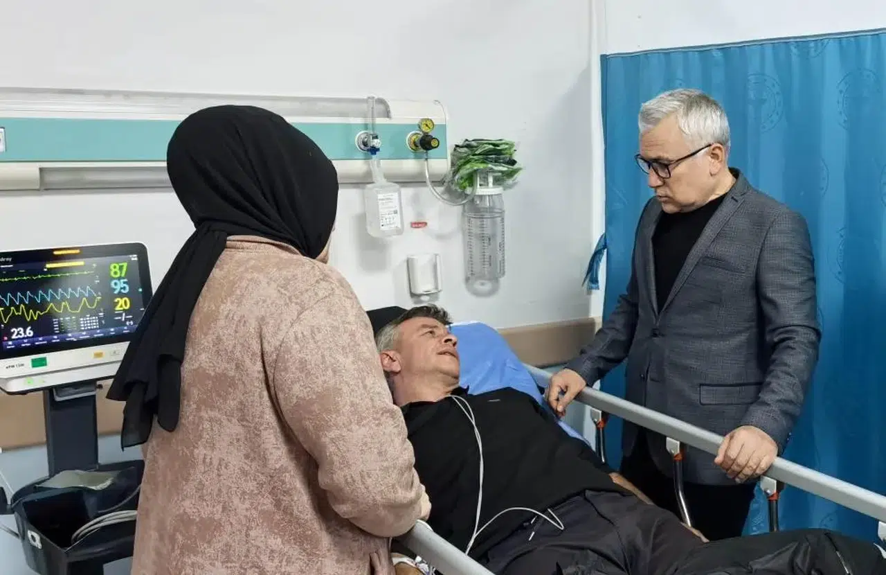 Sivas Valisi'nden kazazedelere ziyaret