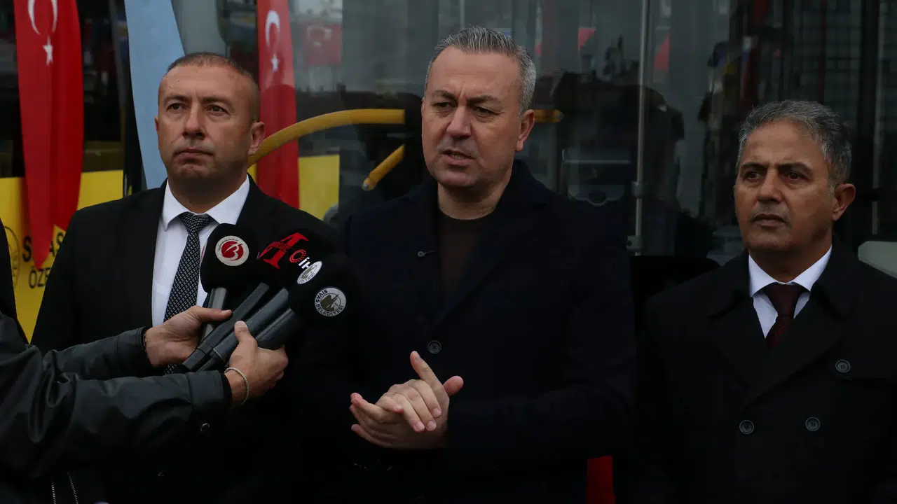 Sivas Belediyesi Filoyu Genişletiyor! Başkan Uzun Sivas'a Tramvay Gelecek Mi Sorusuna da Açıklık Getirdi!