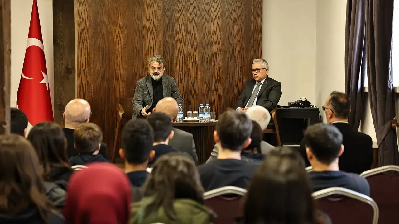 Sivas Valisi gençlerle buluştu, Türkçe Ritmi sohbeti yaptı