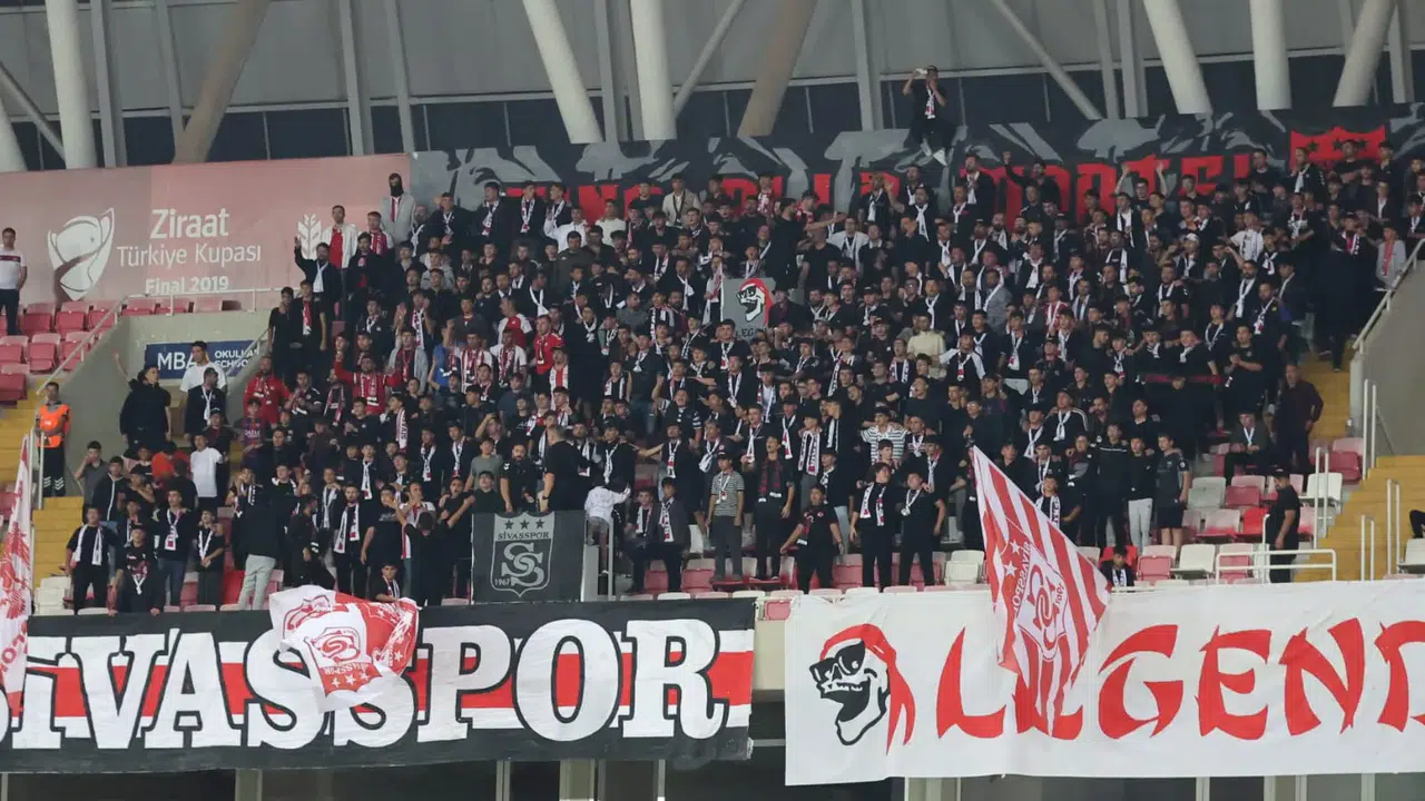 Sivasspor Tribünlerinden Çorum FK Maçı Öncesi Tarihi Çağrı!