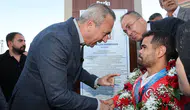 Sivas'tan Şampiyonuna Tarihi Vefa! Gerçeği Orada Öğrenince Konuşmakta Zorlandı!