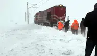 Sivas’ta Ulaşım Felç Oldu! Raylarda Kürekli Mücadele!